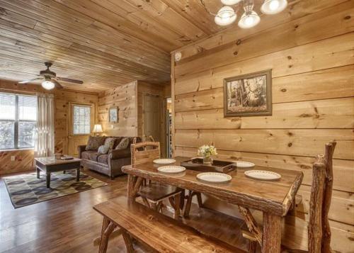 Magnolia Bearadise #311 By Aunt Bug's Cabin Rentals