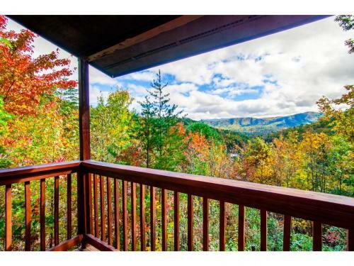 Papa Bear - Private With Hot Tub, Pool Table, And View