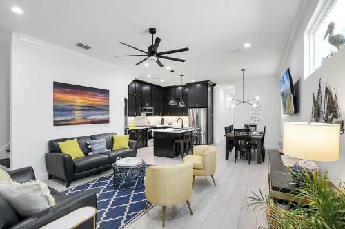 Luxurious Family-friendly Oasis With Laguna Views