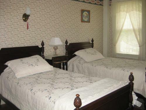 The Bridges Inn At Whitcomb House B&B