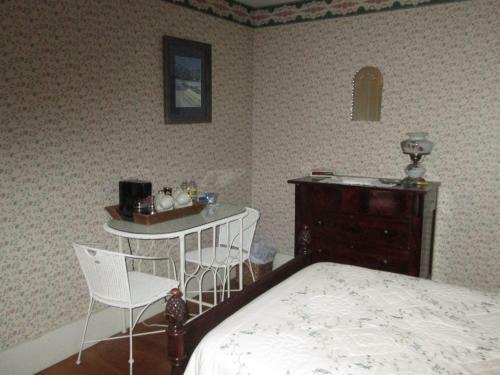 The Bridges Inn At Whitcomb House B&B