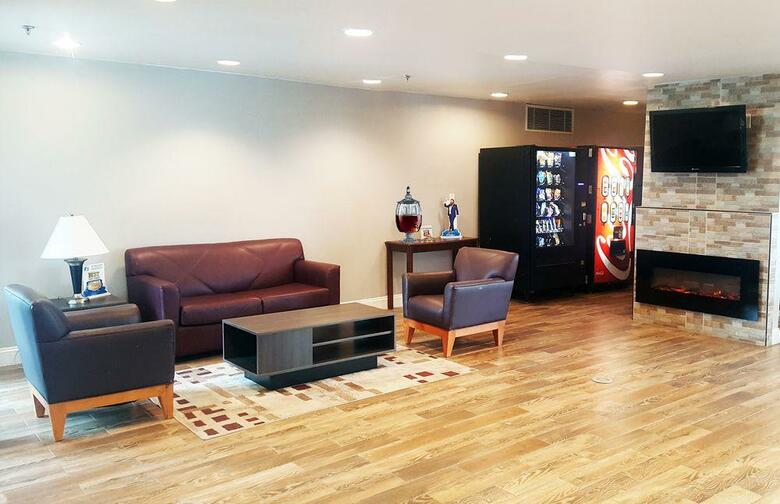 Hotel Howard Johnson Inn Cleveland Airport