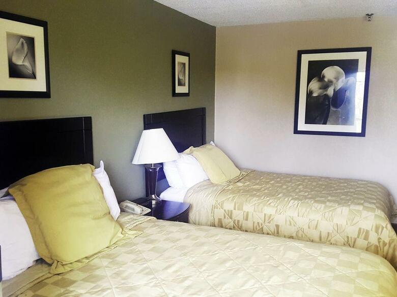 Hotel Howard Johnson Inn Cleveland Airport