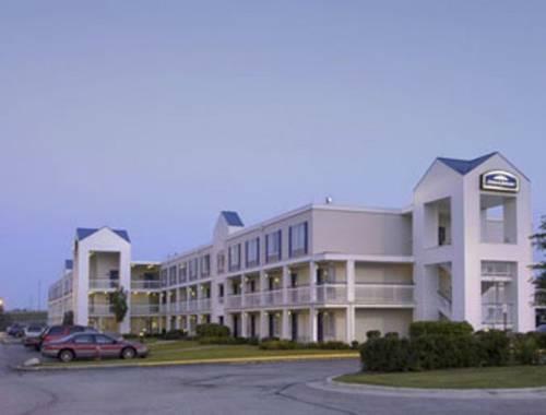 Hotel Howard Johnson Inn Cleveland Airport