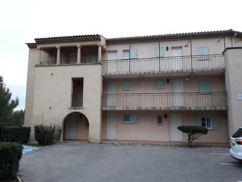 Apartamento Studio Sur Le Domaine Du Golf De Pont Royal