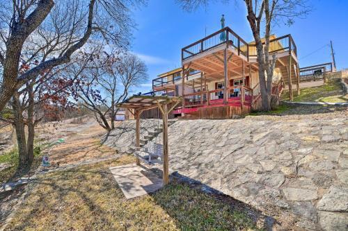 Lakeside Cottage Boat Dock And Spacious Decks!