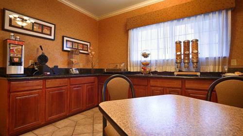 Hotel Best Western Inn & Suites - Henrietta