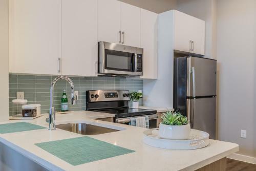 7th Avenue Apartments By Barsala