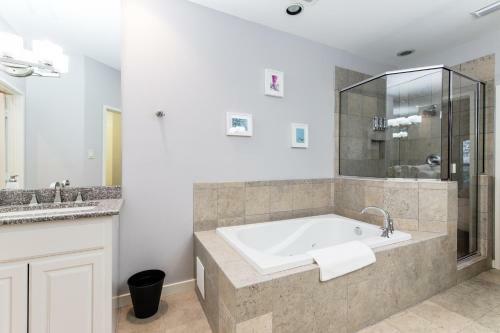 Apartamento Downtown Three Bedroom Townhome Sleeps 8