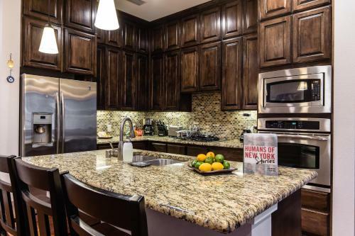 Apartamento Downtown Three Bedroom Townhome Sleeps 8