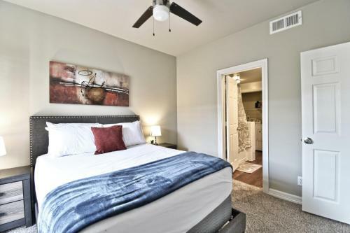 Elegant Stays Corporate Apartment Uptown - Downtown -