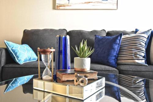 Elegant Stays Corporate Apartment Uptown - Downtown -