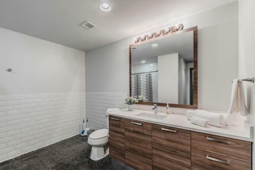 Regal Stays Corporate Apartments - Downtown Dallas