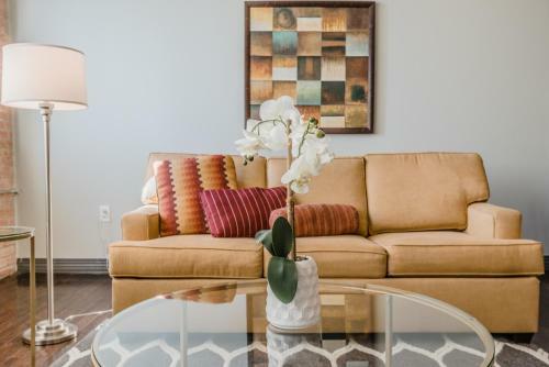 Regal Stays Corporate Apartments - Downtown Dallas