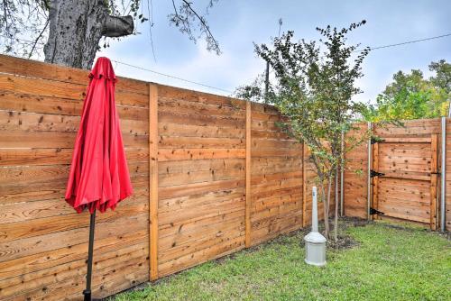 Sleek Dallas Townhouse - 5 Miles To Downtown!
