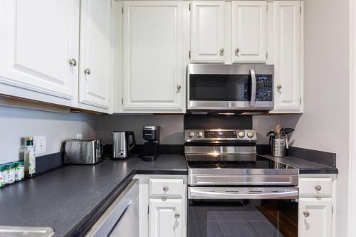 Modern-english Decor 1 Bedroom Apartment Work Remote