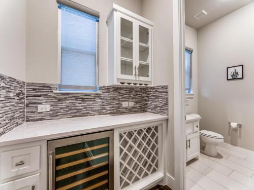 Cozysuites Uptown 3br King Beds Rooftop Deck Skyline View