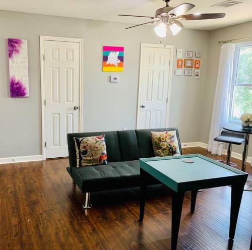 Witte Wonderland - Separate Garage Apartment!!