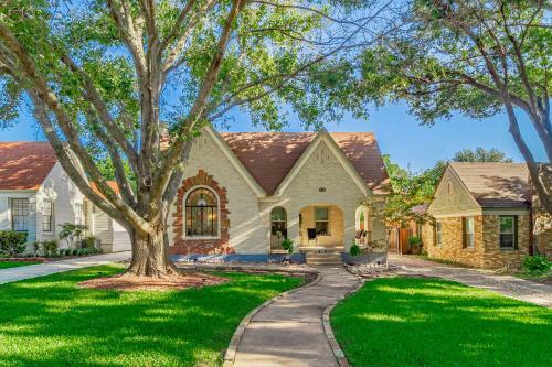 Kessler Park Retreat - Available For 28 Days Or Greater