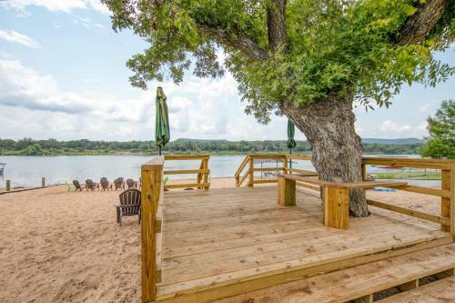 River Oaks Lookout - Unit B