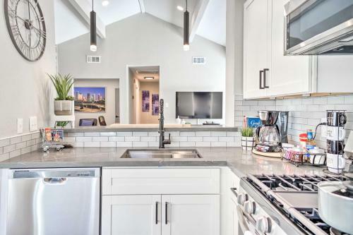 Mod Katy Home - Access Suburban And City Sites!
