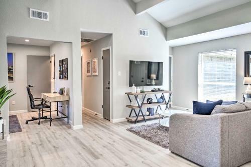 Mod Katy Home - Access Suburban And City Sites!