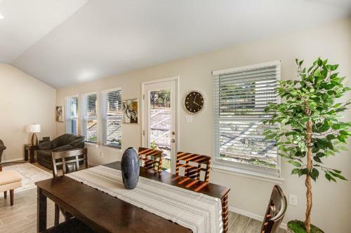 Modern Living In Lago Vista