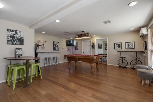 New Luxury Tiny Home With Hot Tub And Grill