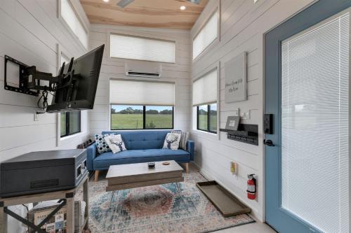 New Luxury Tiny Home With Hot Tub And Grill