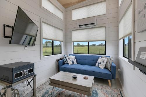 New Luxury Tiny Home With Hot Tub And Grill
