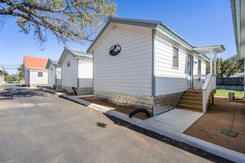 Hostal Fancy Cabin Right On Main St!