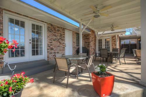 New Stunning Home With Firepit And Grill