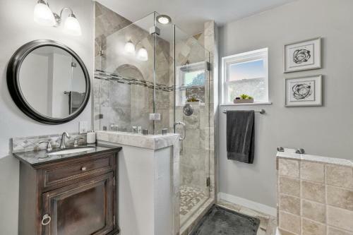 Gorgeous Home Near Wineries With Hot Tub And Fire Pit