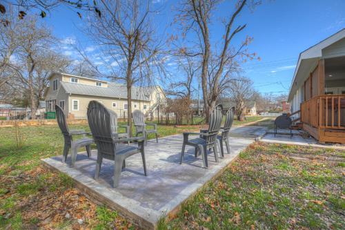 Luxury Home 1 Block To Main With Hottub