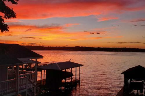 Lakefront Livingston Home With Community Pool!