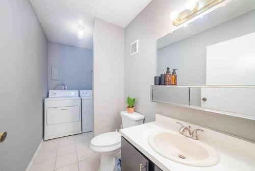 Stylish Jungle Insta-ready Townhome W/ Patio
