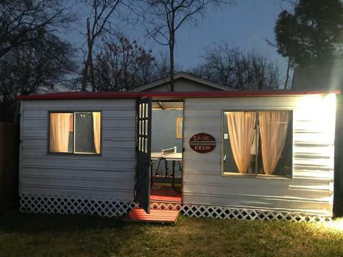 Oasis Near Dfw Airport With Mediterranean Setting