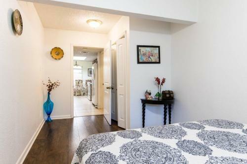 Oasis Near Dfw Airport With Mediterranean Setting