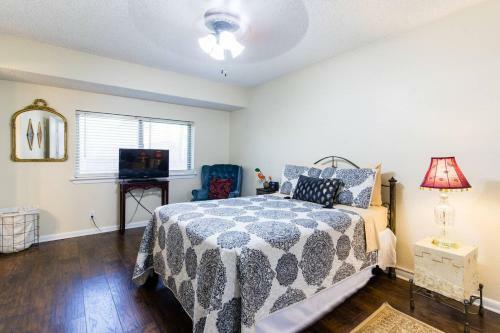 Oasis Near Dfw Airport With Mediterranean Setting