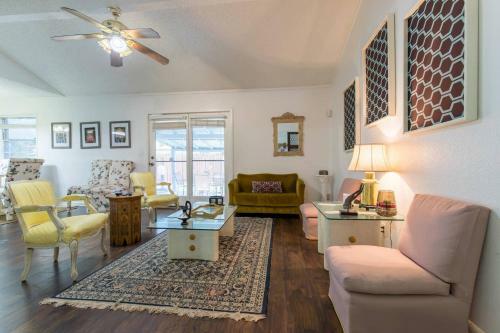 Oasis Near Dfw Airport With Mediterranean Setting