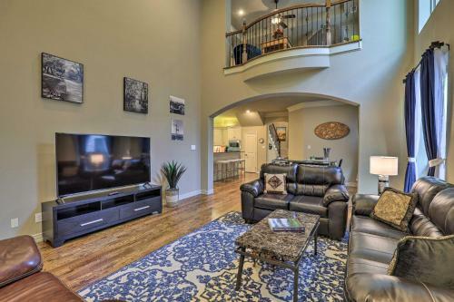 Chic Family-friendly Home In Irving With Yard!