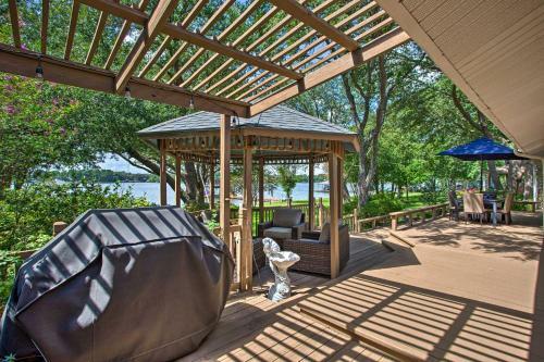 Cedar Creek Lakefront Home, Game Room And Dock!