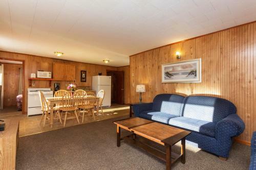Hotel Flamingo Resort On Lake George
