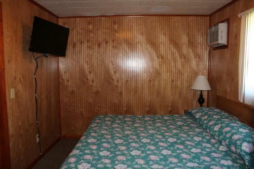 Hotel Flamingo Resort On Lake George