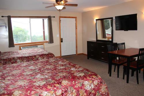 Hotel Flamingo Resort On Lake George