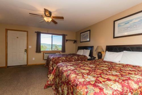 Hotel Flamingo Resort On Lake George