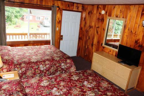 Hotel Flamingo Resort On Lake George