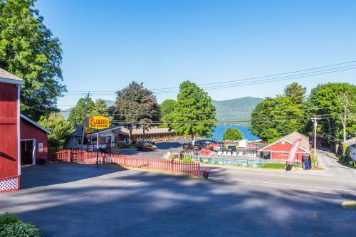 Hotel Flamingo Resort On Lake George