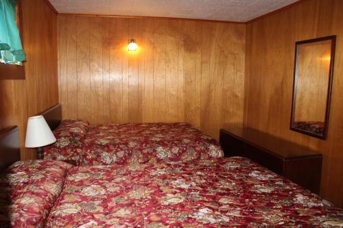Hotel Flamingo Resort On Lake George