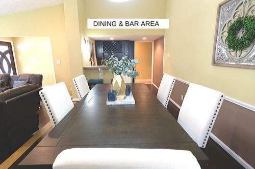 Downtown 25 Minutes, 8 Beds, 4 Bedrooms - Turtle Creek